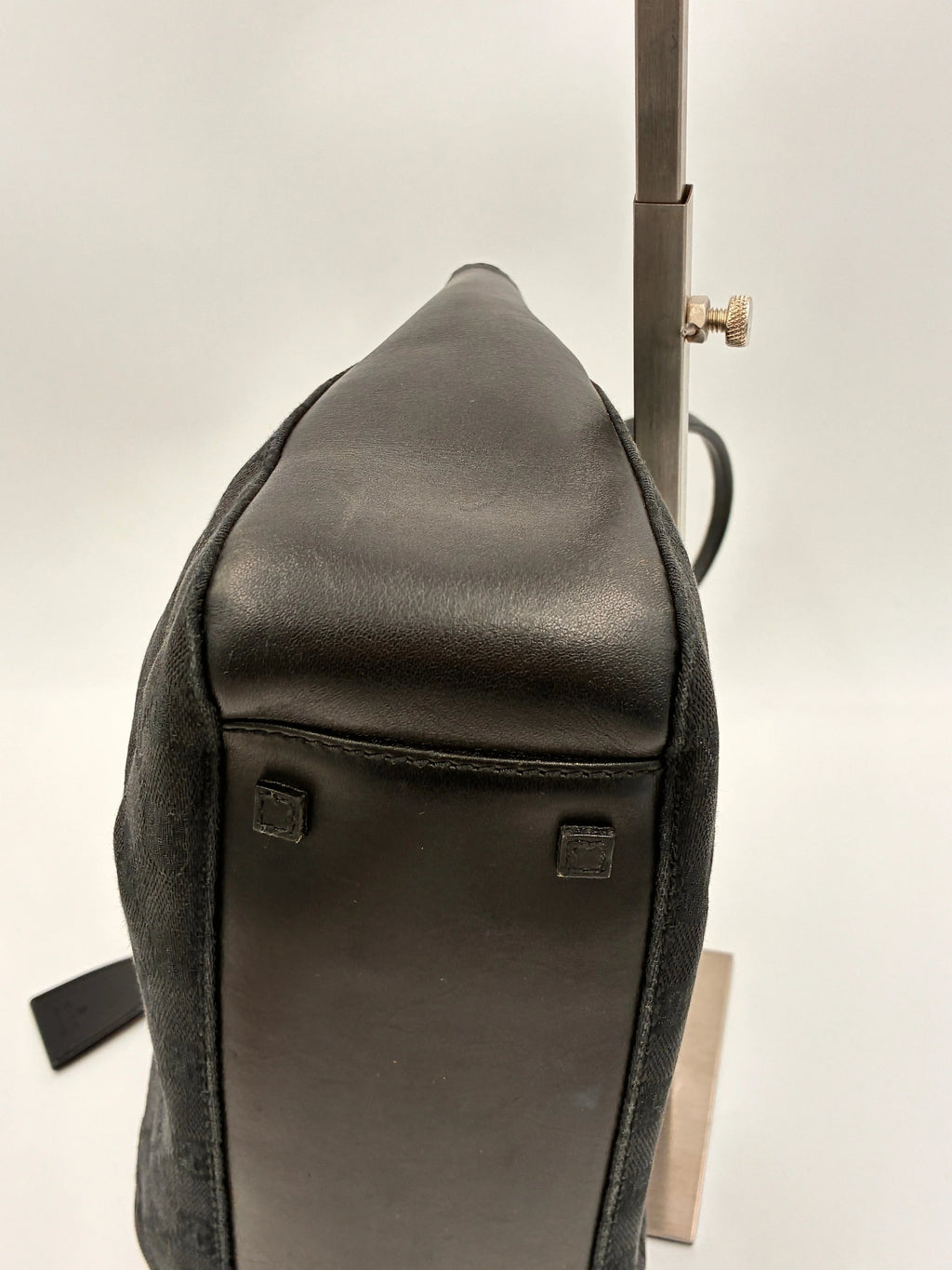 Preloved | Gucci Monogram Håndtaskte i Sort Canvas Gucci