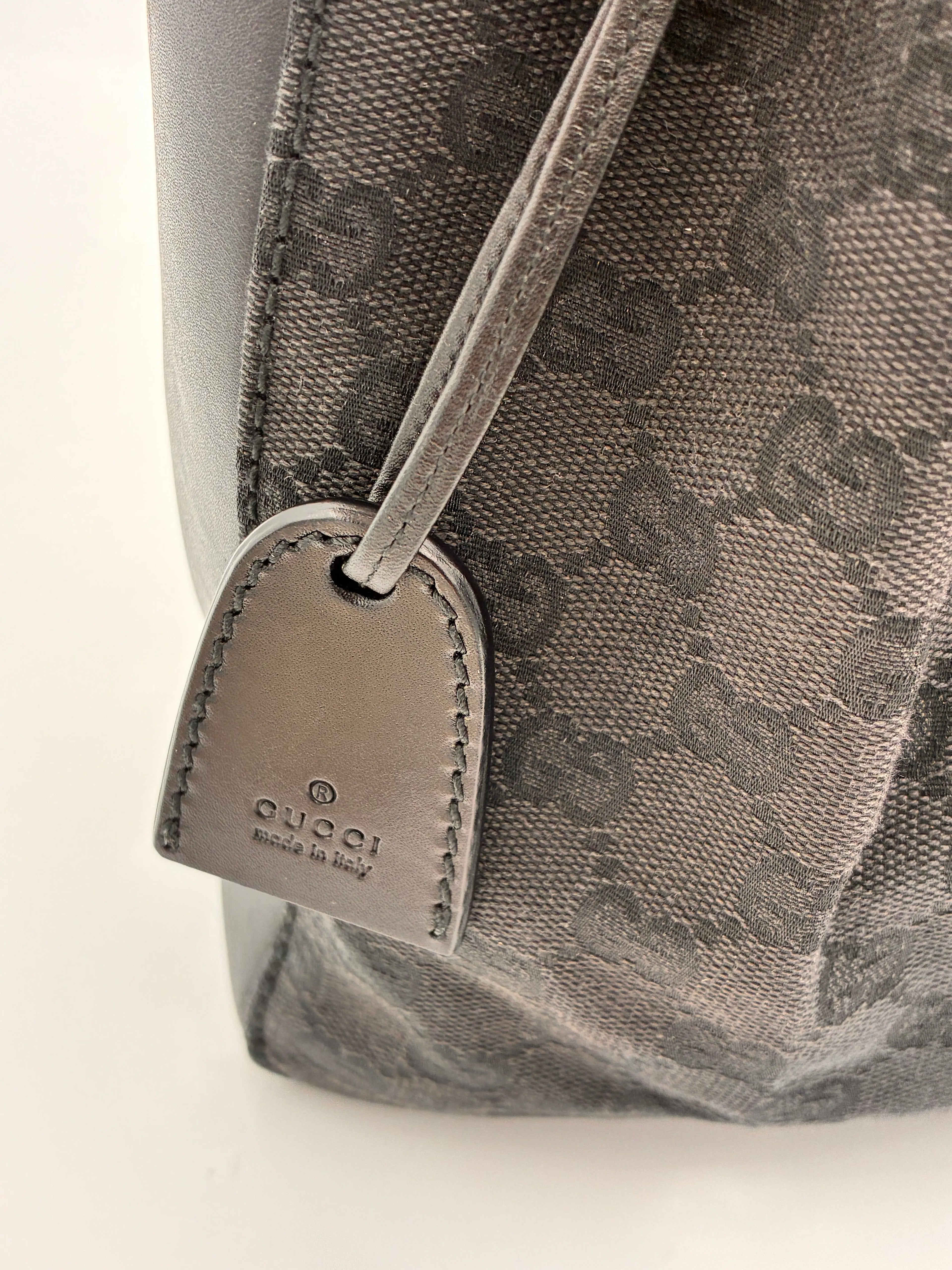 Preloved | Gucci Monogram Håndtaskte i Sort Canvas Gucci