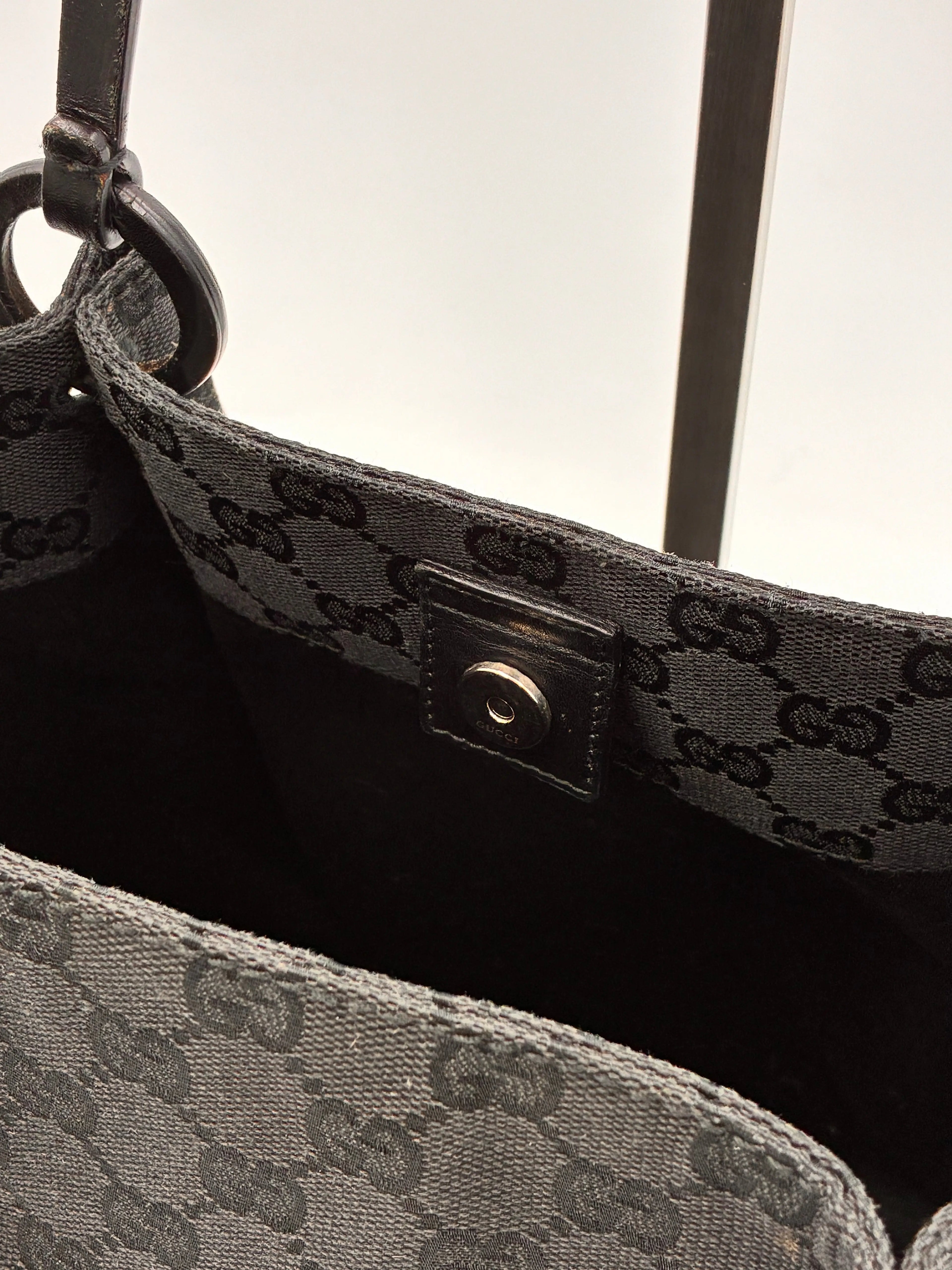Preloved | Gucci Monogram Håndtaskte i Sort Canvas Gucci