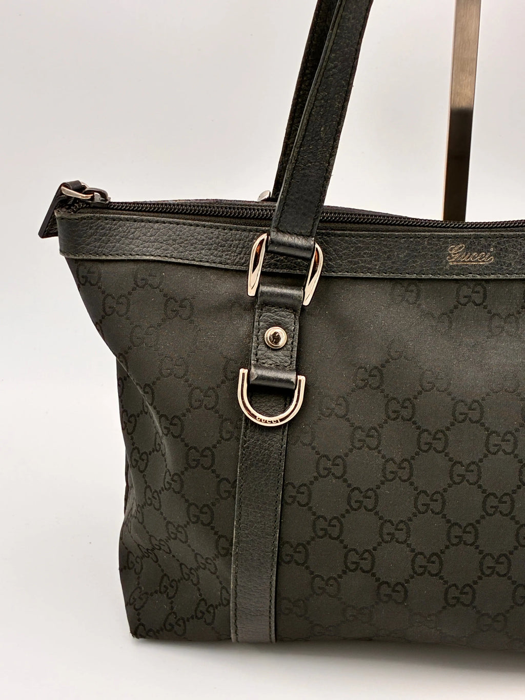 Preloved | Gucci Monogram Abbey Skuldertaske i Sort Canvas Gucci