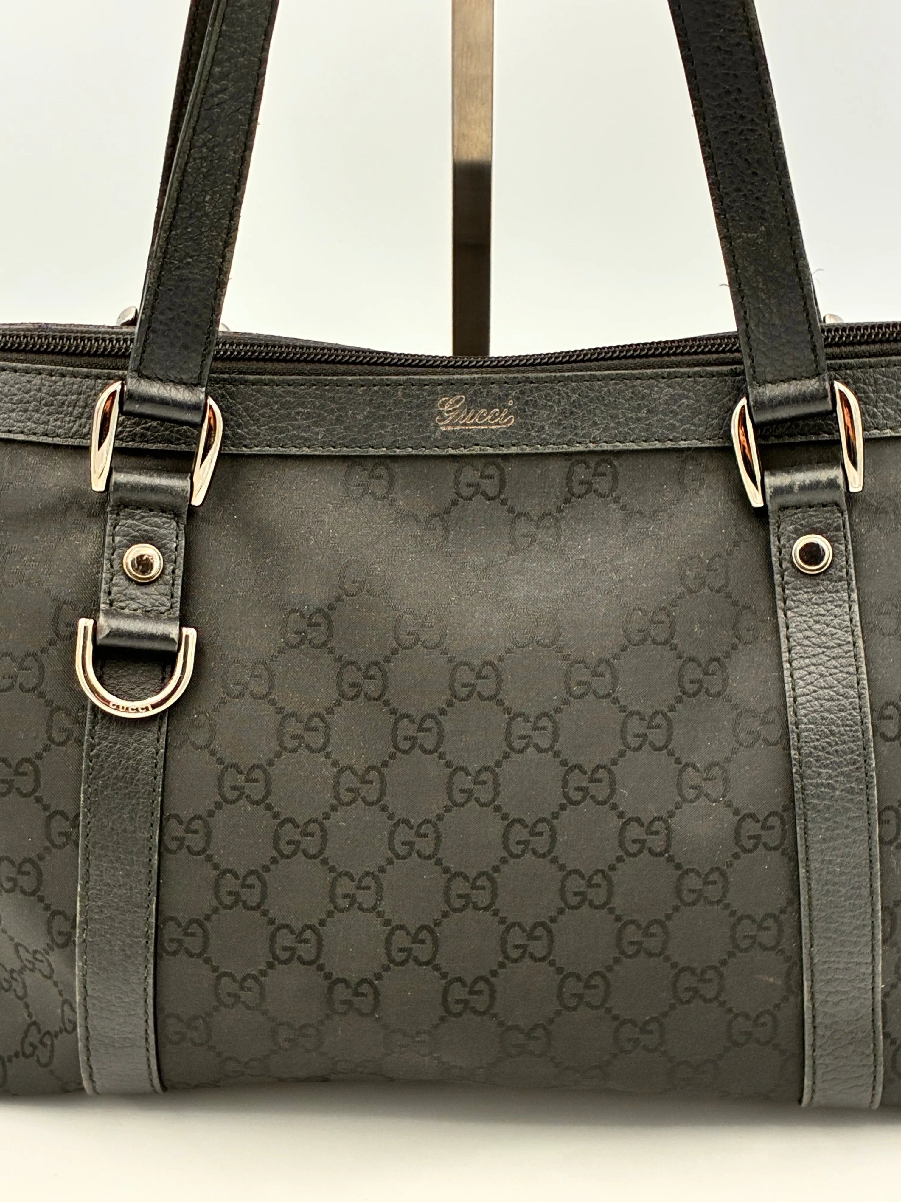 Preloved | Gucci Monogram Abbey Skuldertaske i Sort Canvas Gucci
