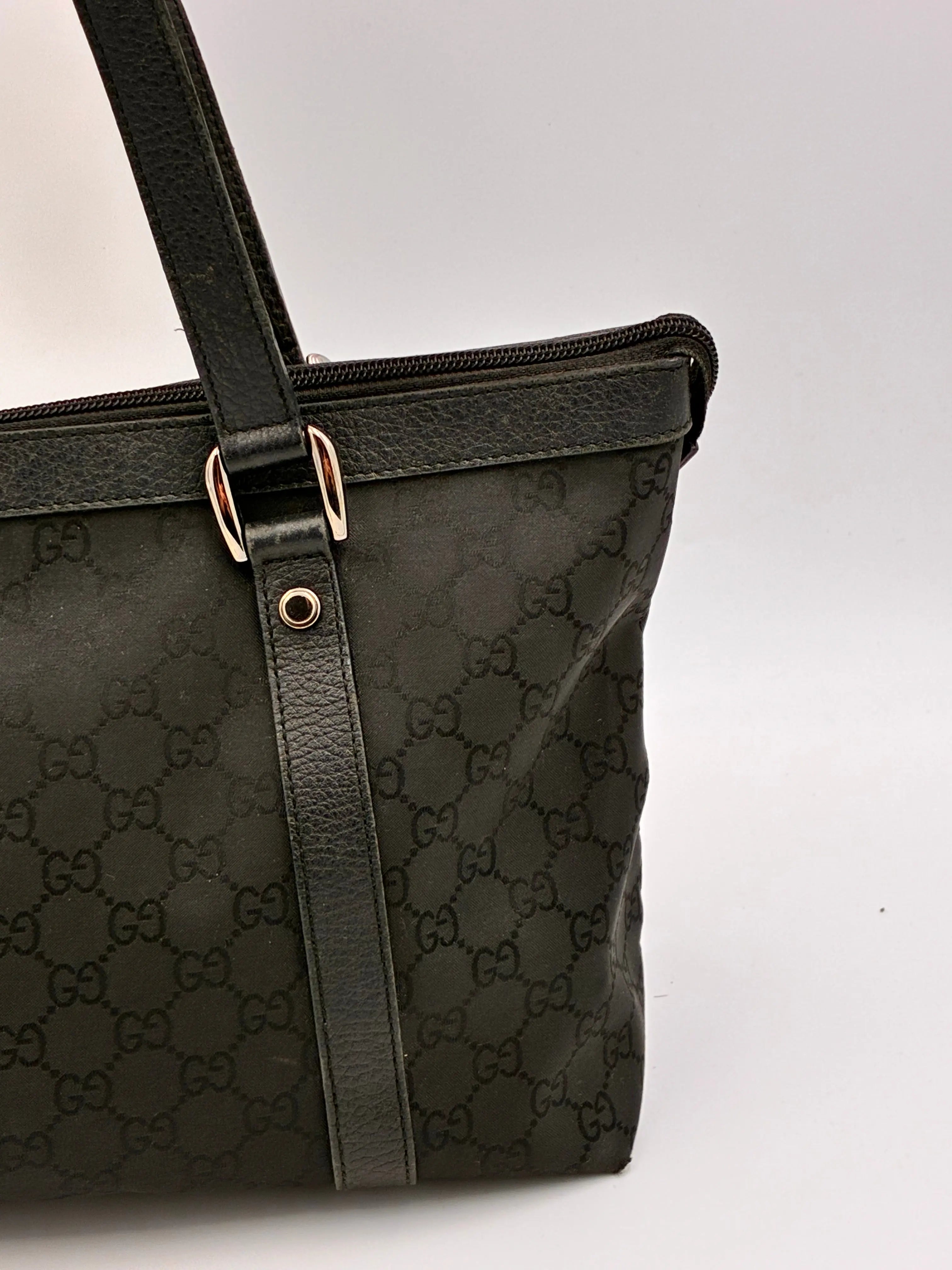 Preloved | Gucci Monogram Abbey Skuldertaske i Sort Canvas Gucci
