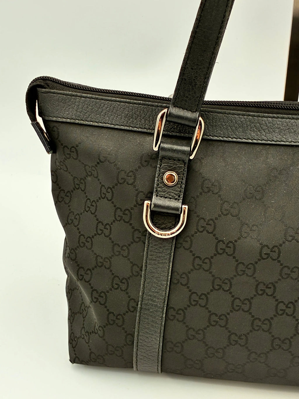 Preloved | Gucci Monogram Abbey Skuldertaske i Sort Canvas Gucci