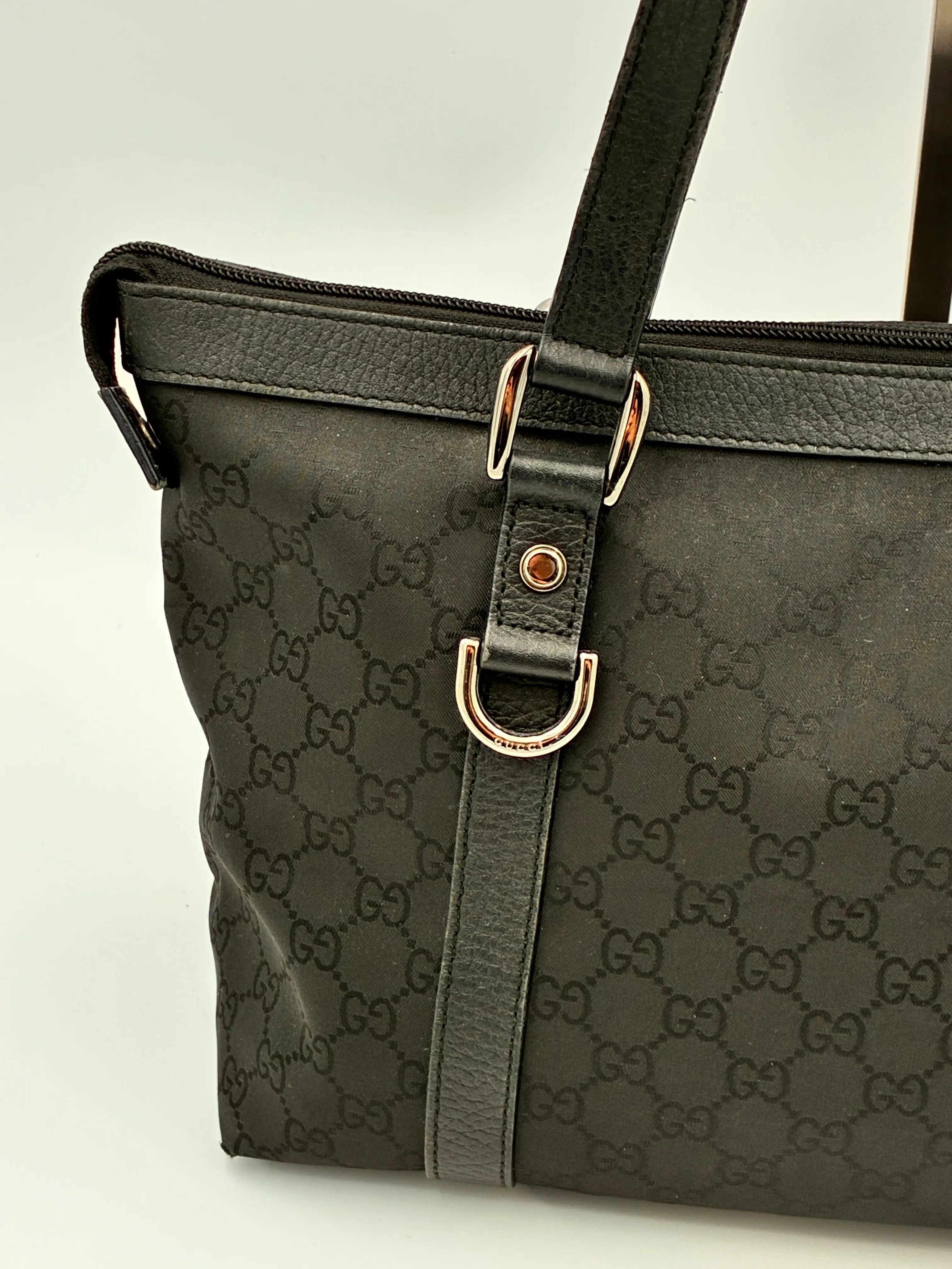 Preloved | Gucci Monogram Abbey Skuldertaske i Sort Canvas Gucci