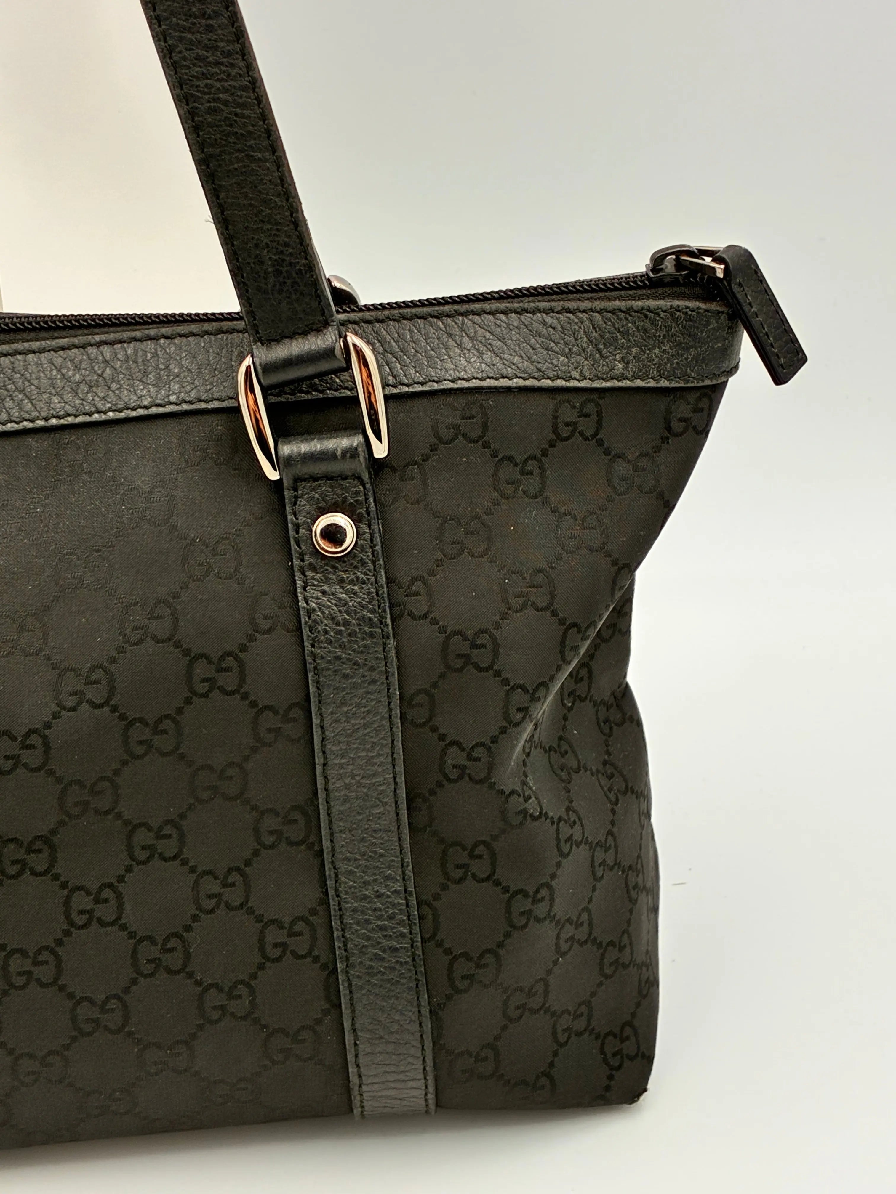 Preloved | Gucci Monogram Abbey Skuldertaske i Sort Canvas Gucci