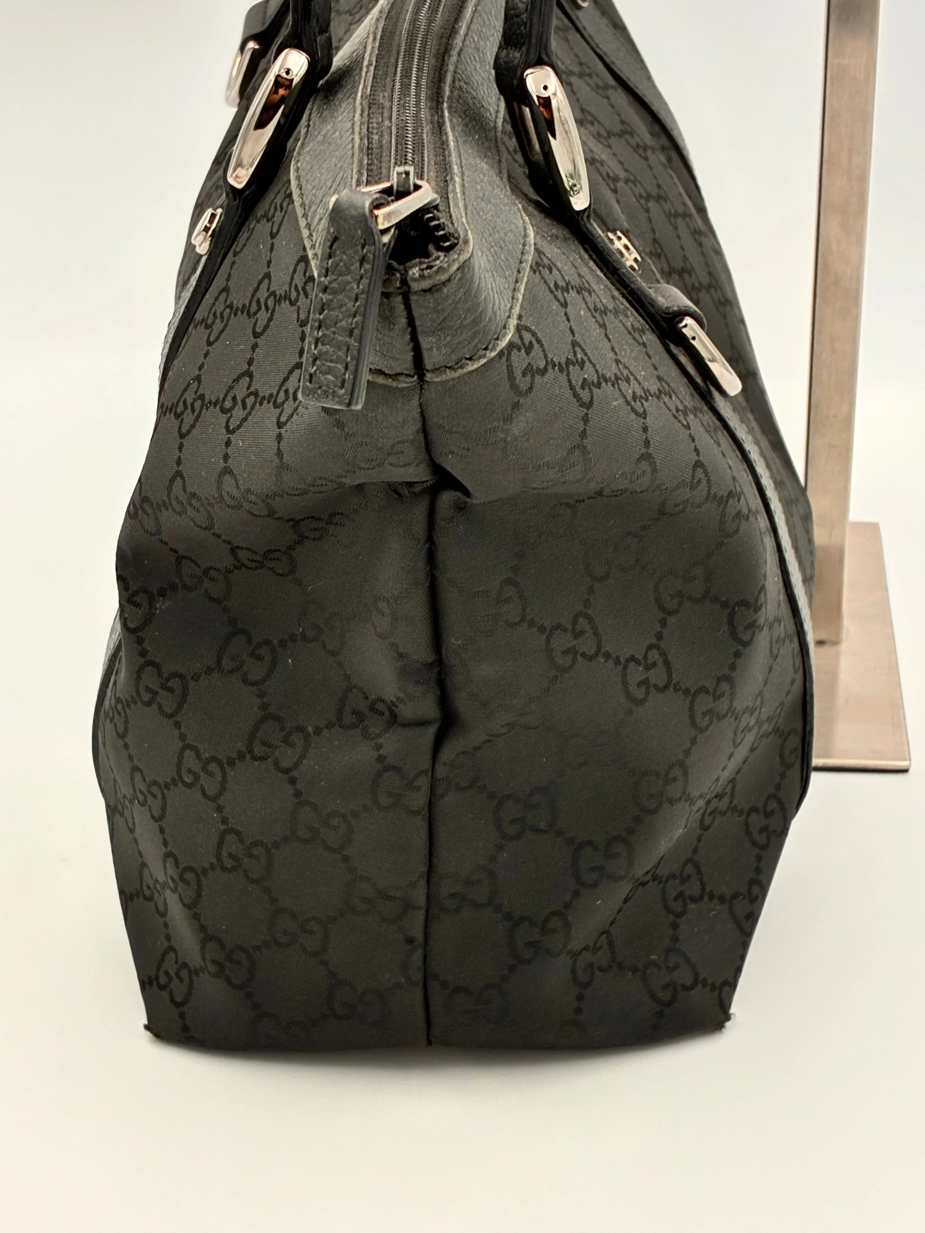 Preloved | Gucci Monogram Abbey Skuldertaske i Sort Canvas Gucci