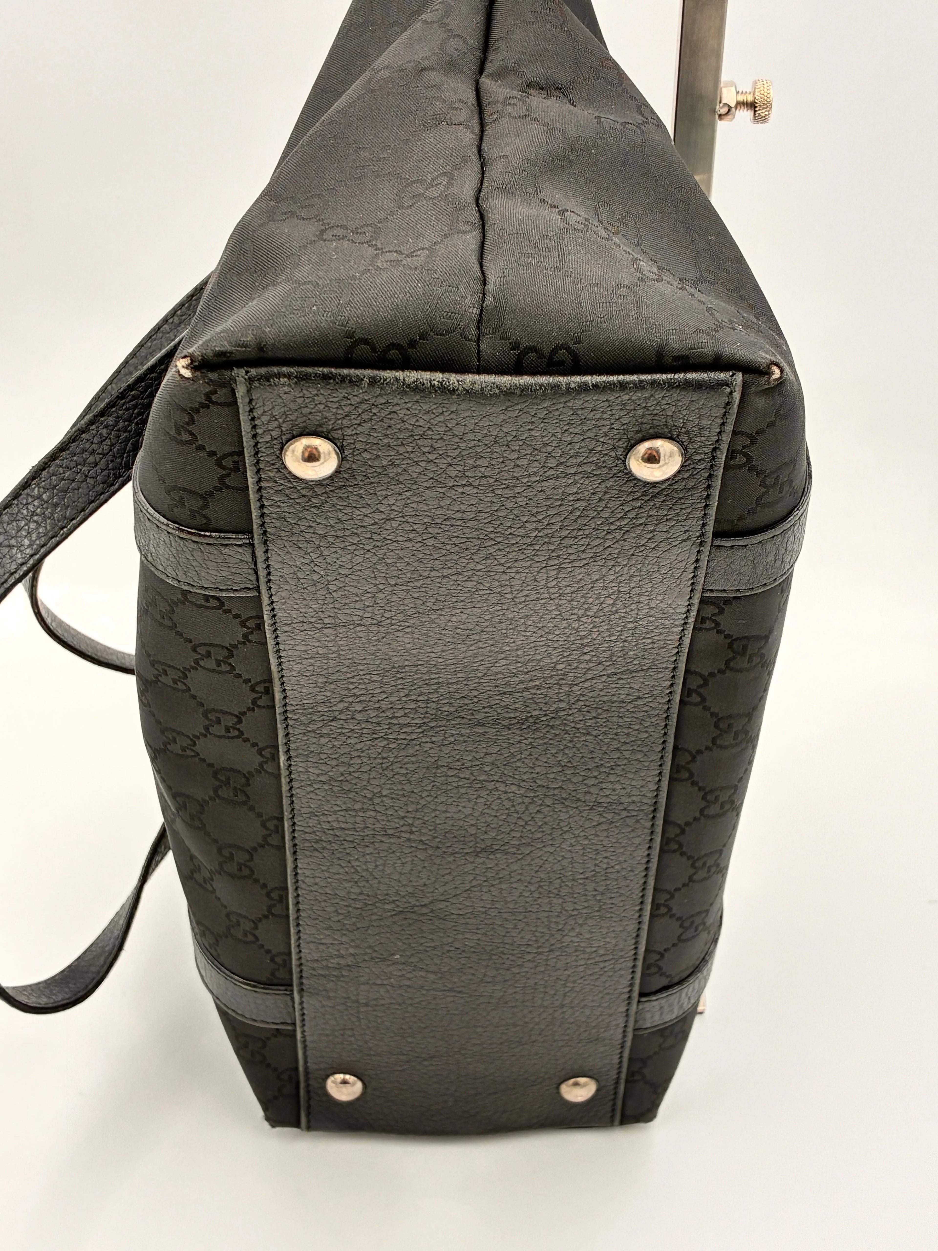 Preloved | Gucci Monogram Abbey Skuldertaske i Sort Canvas Gucci