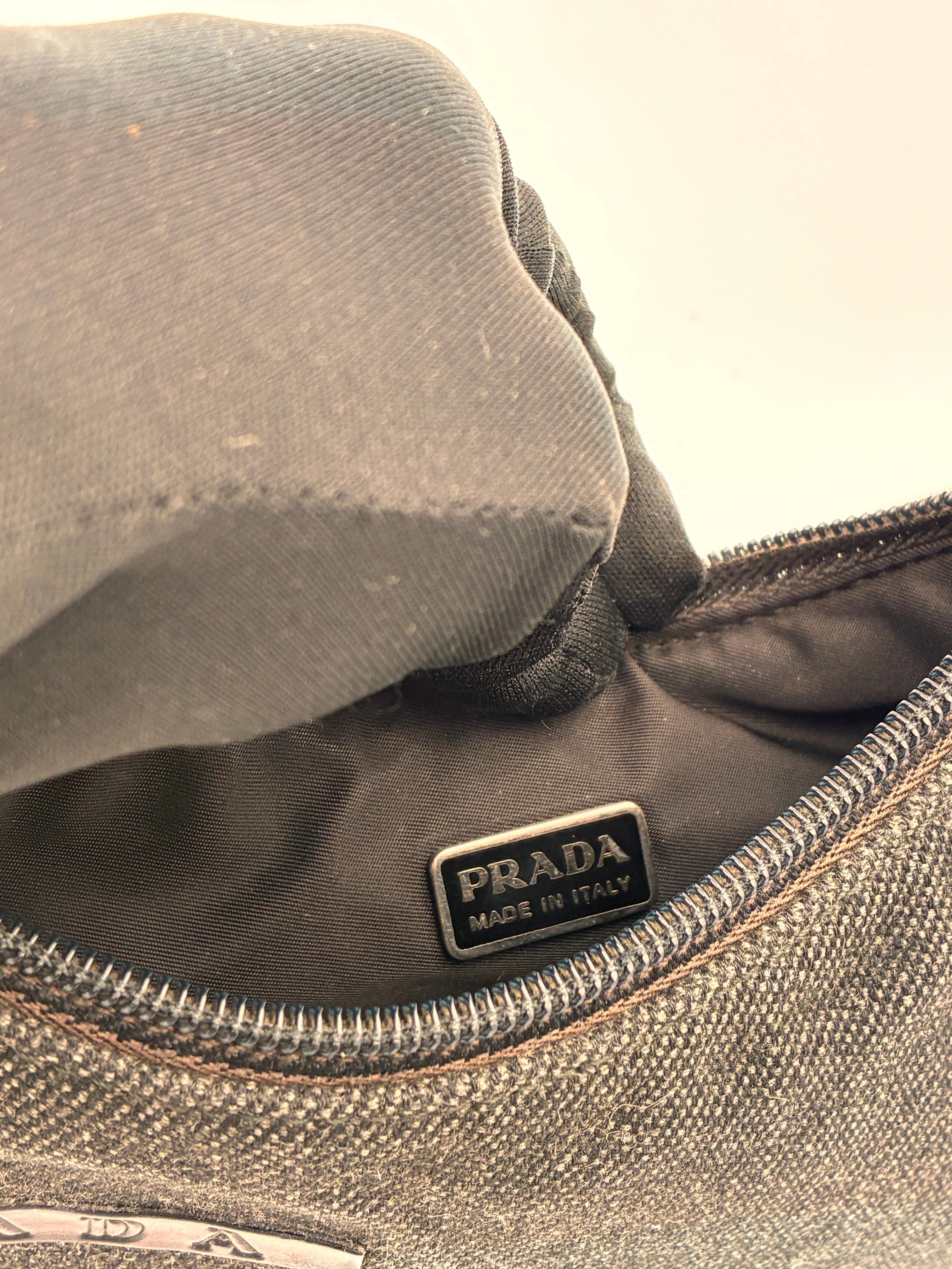 Preloved | Prada Sport Hobo Pochette i Grå Uld Prada