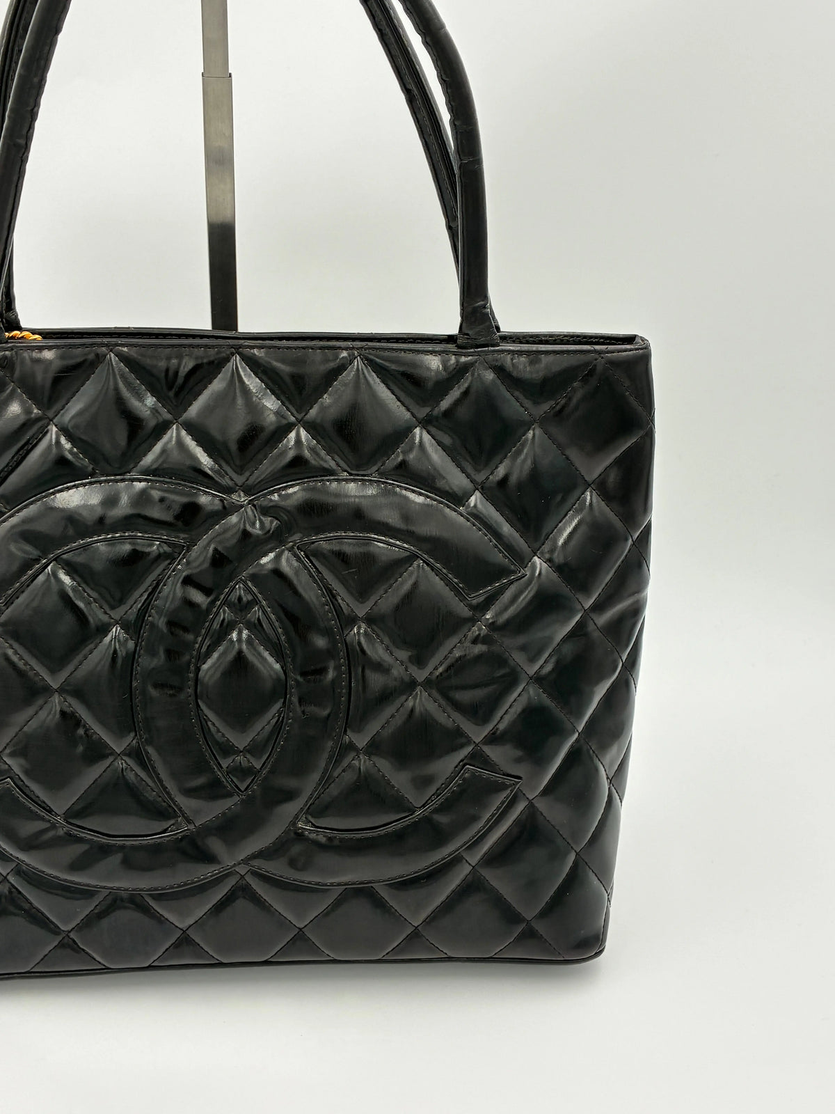 Preloved | Chanel Medallion Totebag Håndtaske i Sort Laklæder Chanel