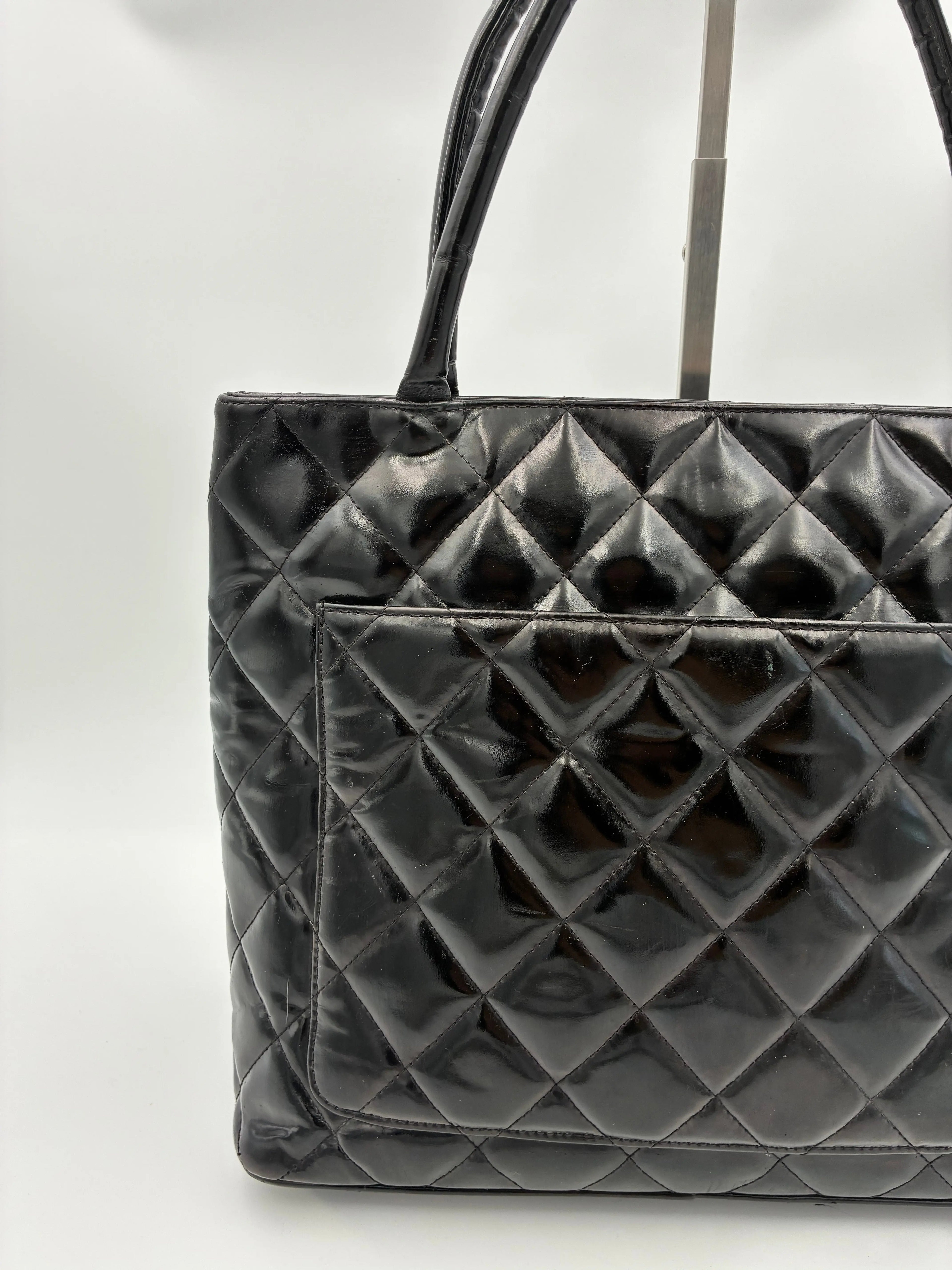 Preloved | Chanel Medallion Totebag Håndtaske i Sort Laklæder Chanel