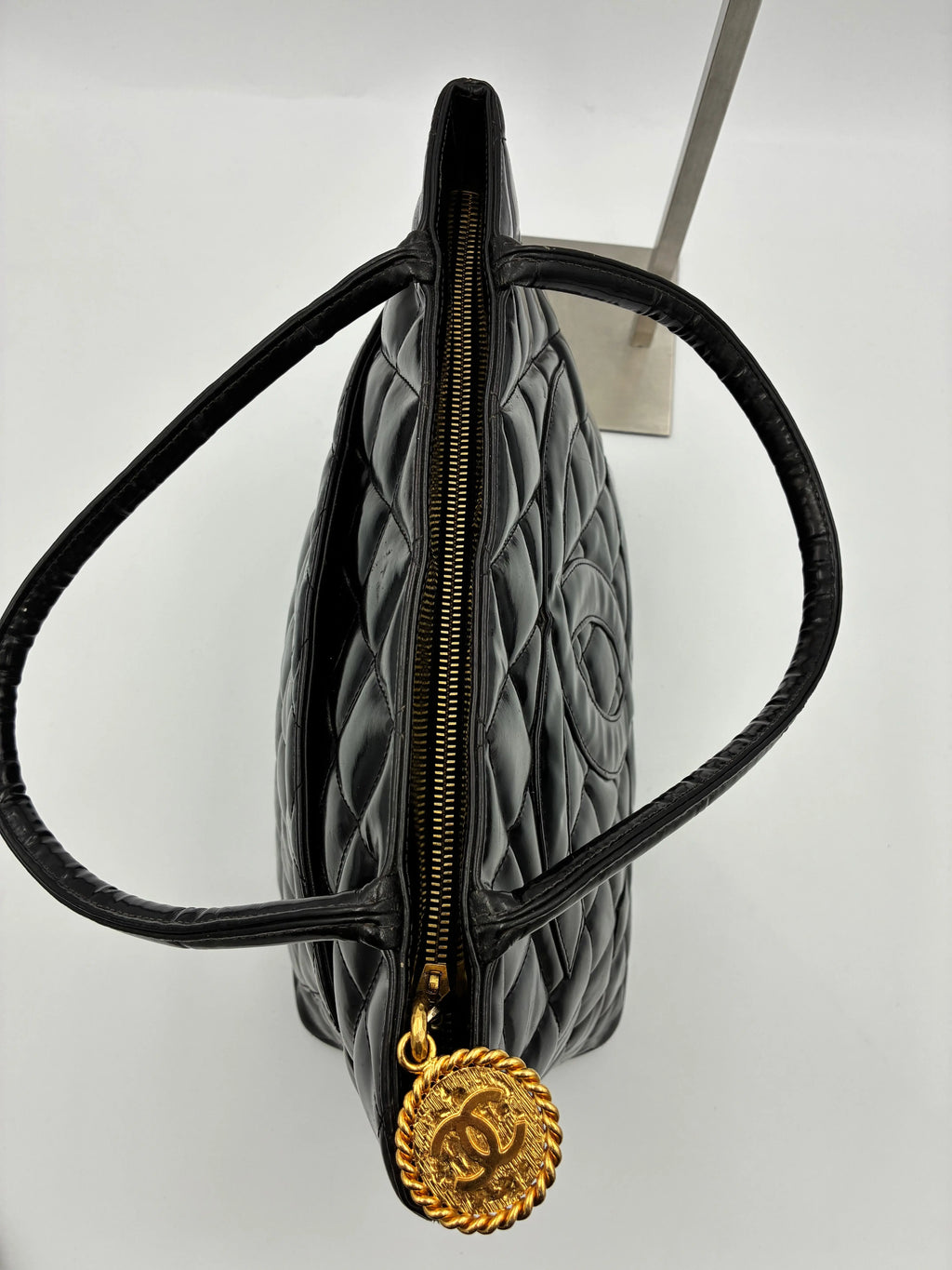 Preloved | Chanel Medallion Totebag Håndtaske i Sort Laklæder Chanel