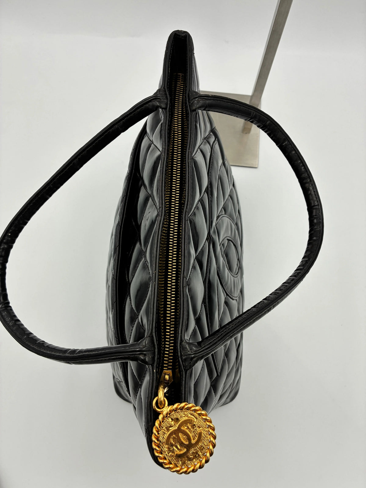 Preloved | Chanel Medallion Totebag Håndtaske i Sort Laklæder Chanel