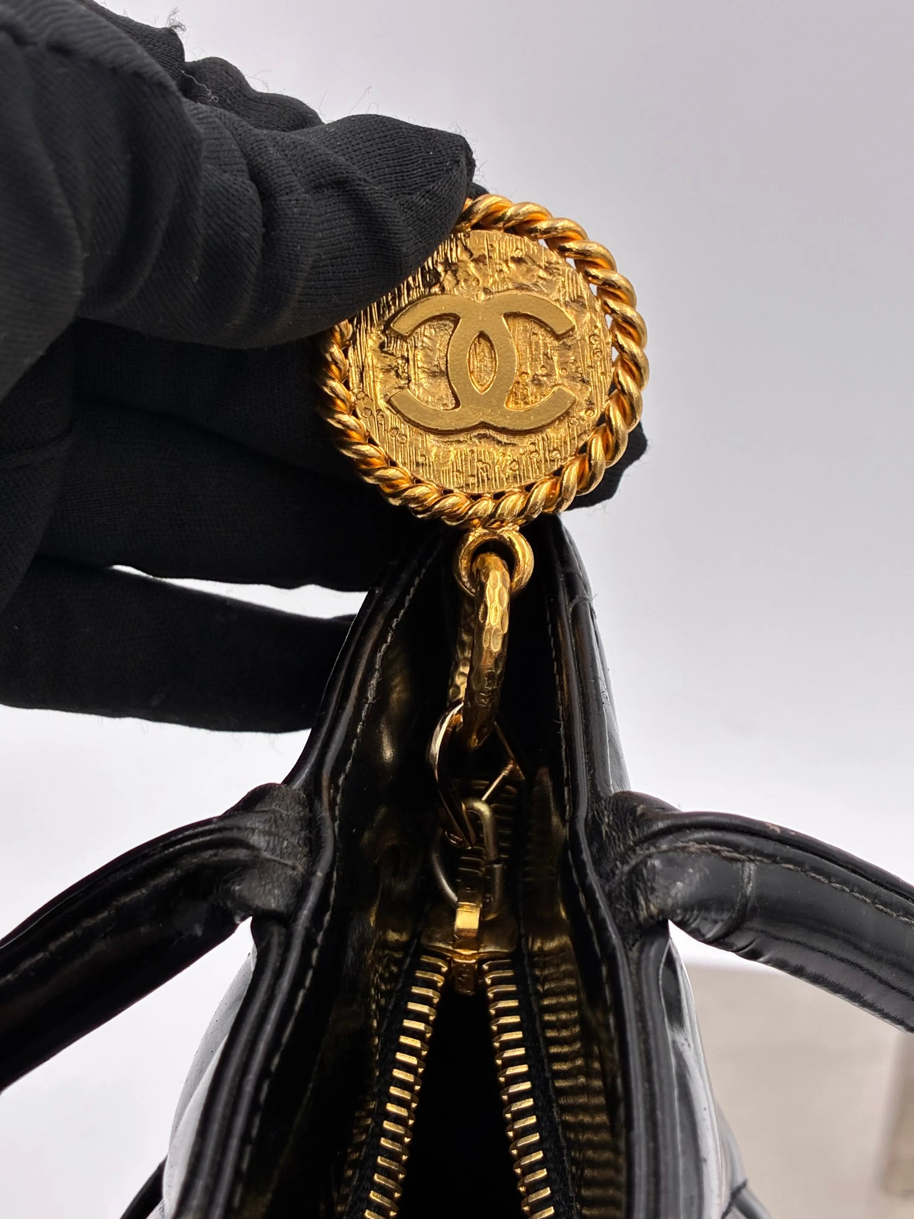 Preloved | Chanel Medallion Totebag Håndtaske i Sort Laklæder Chanel