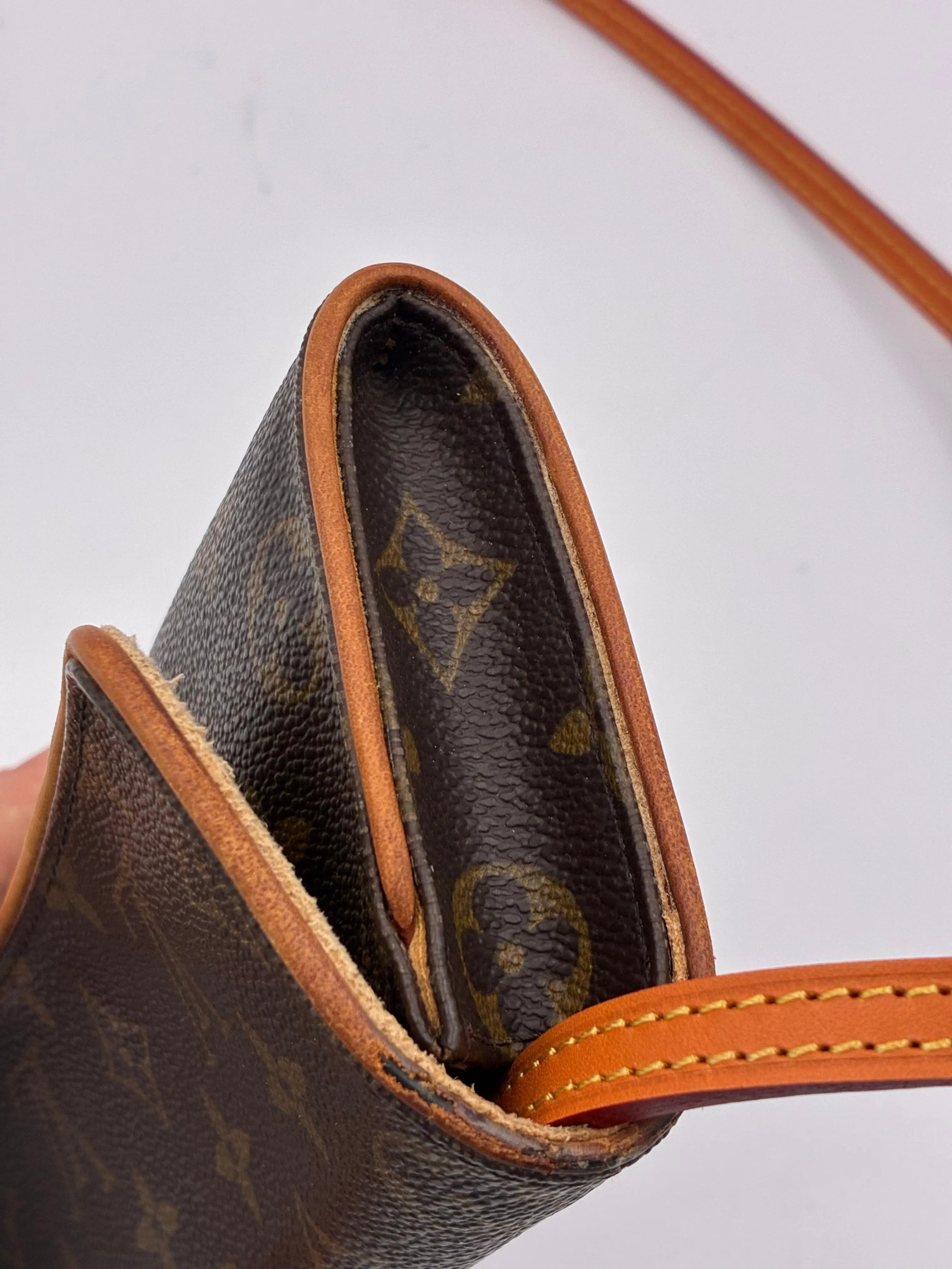Preloved | Louis Vuitton Monogram Crossbody Pochette Twin PM Louis Vuitton
