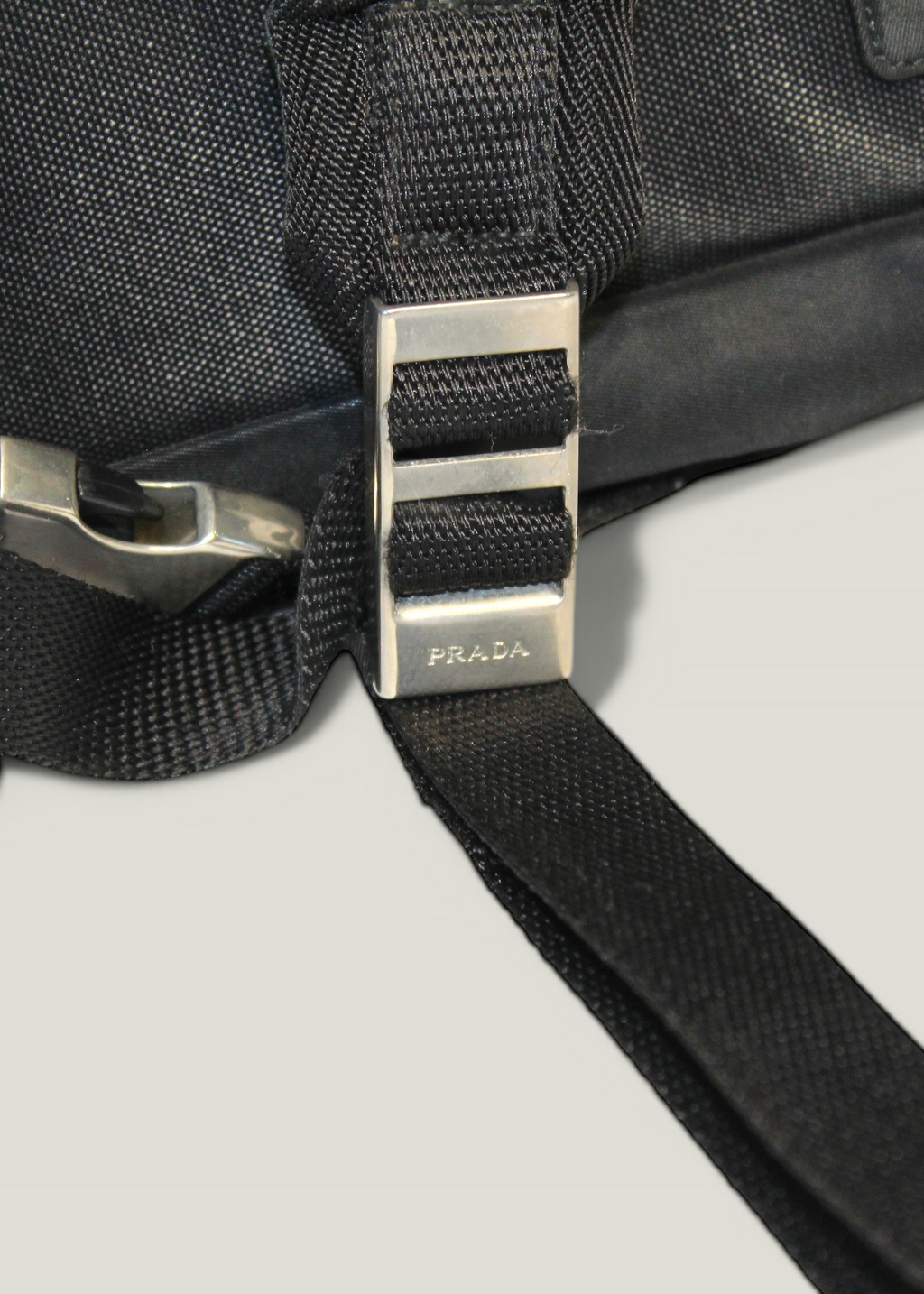 Preloved | Prada Nylon Rygsæk med Originalt Garantikort - Til skole-, studie eller rejsetaske