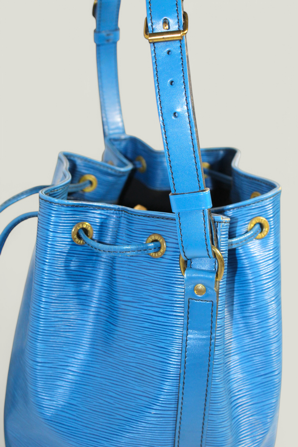 Preloved | LOUIS VUITTON Noé Skuldertaske i Blå Epi-læder (Stor)