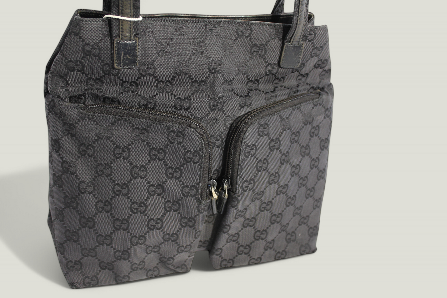 Preloved | GUCCI GG Canvas Håndtaske i Sort med Dobbelt Lynlåslomme