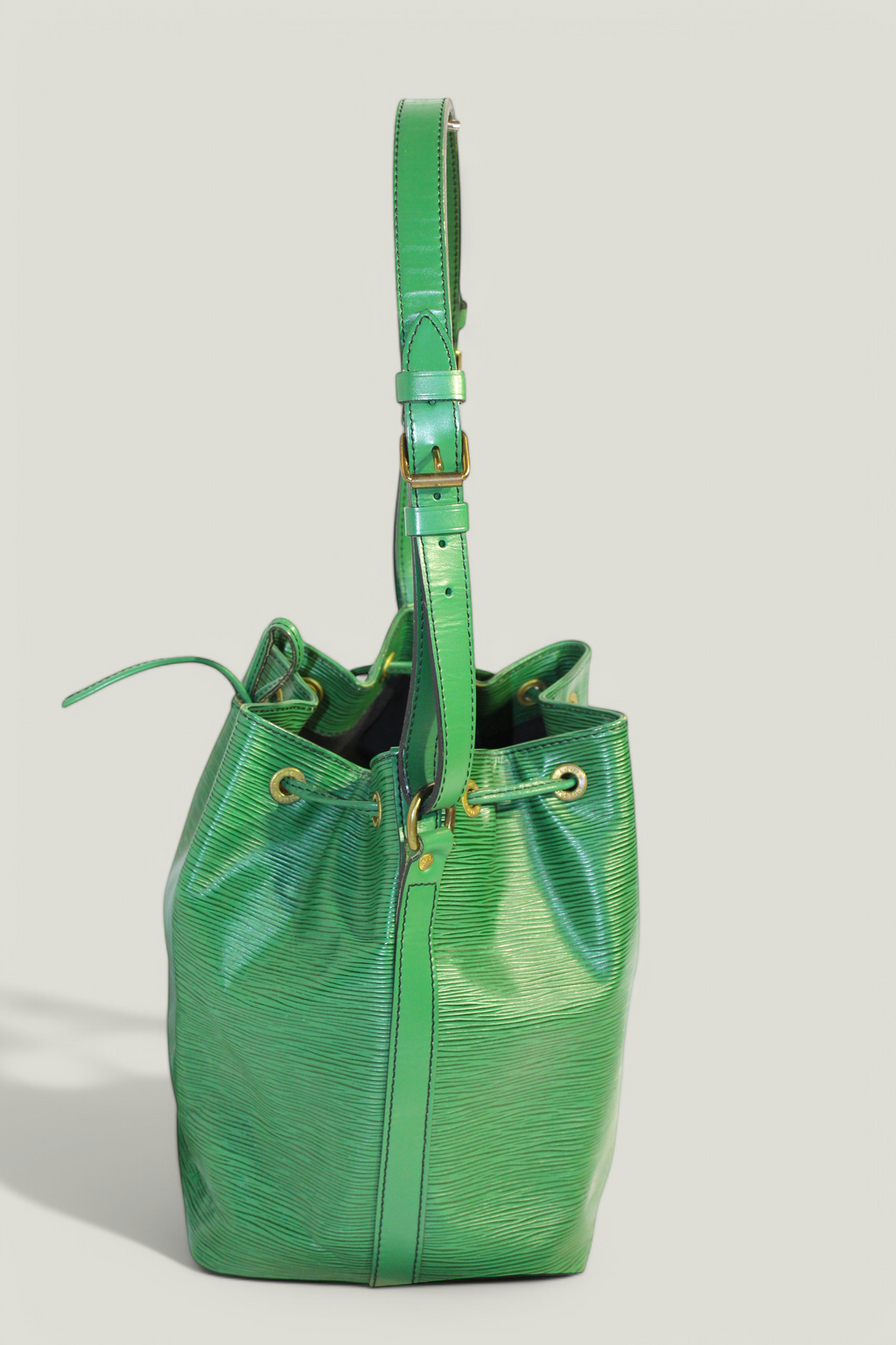 Preloved | LOUIS VUITTON Petit Noé Skuldertaske i Grøn Epi-læder (Lille)