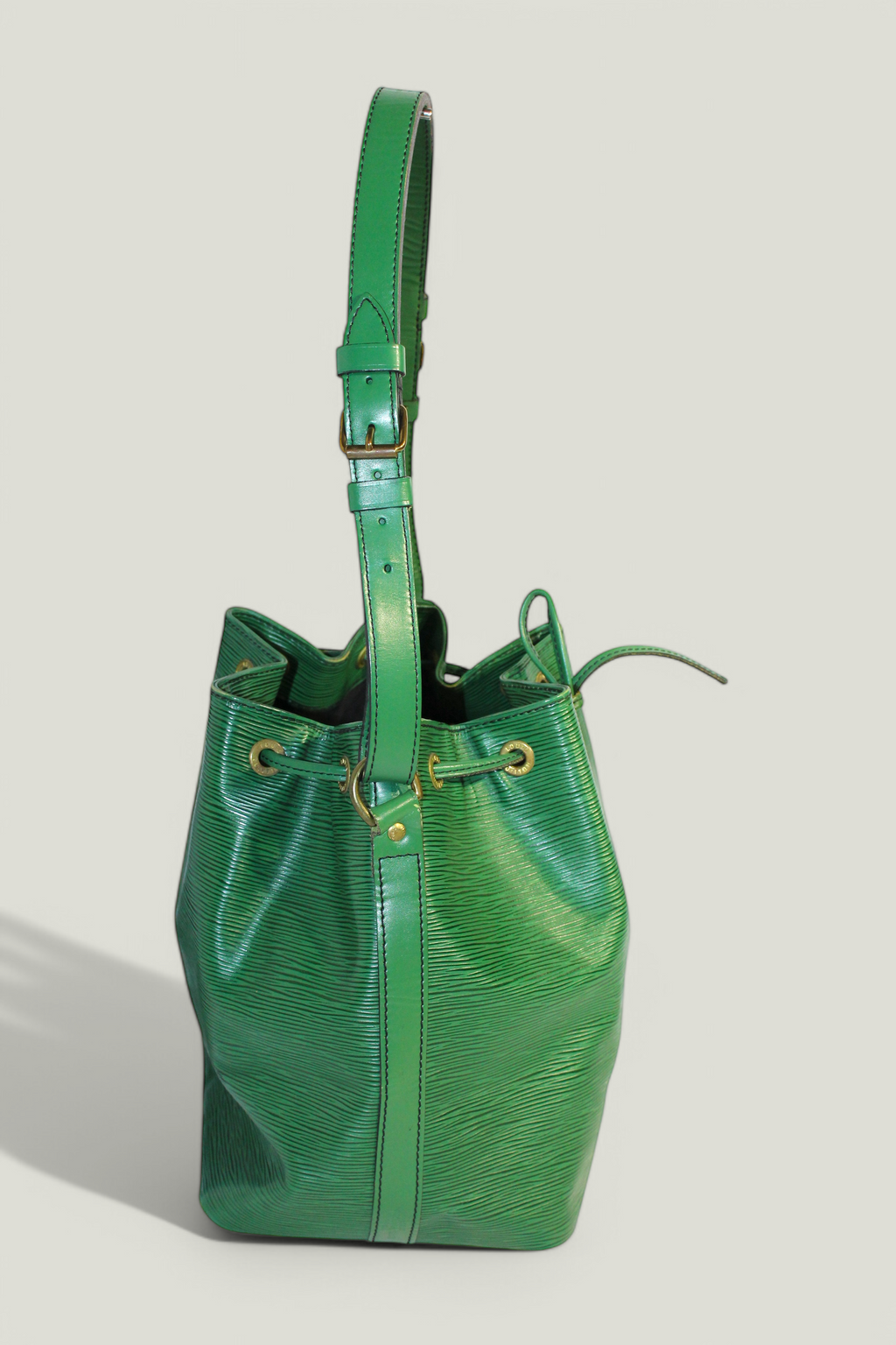 Preloved | LOUIS VUITTON Petit Noé Skuldertaske i Grøn Epi-læder (Lille)