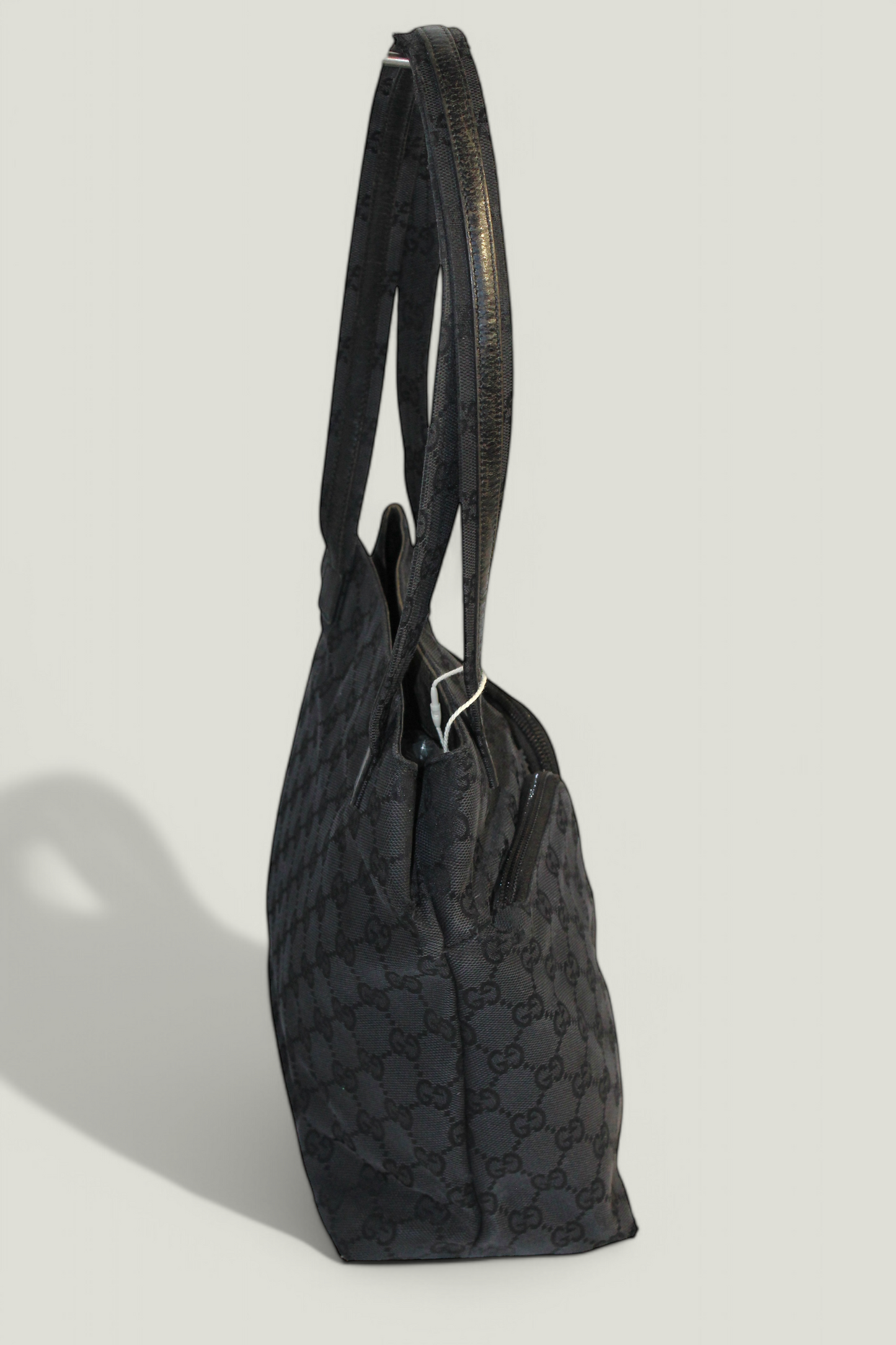 Preloved | GUCCI GG Canvas Håndtaske i Sort med Dobbelt Lynlåslomme