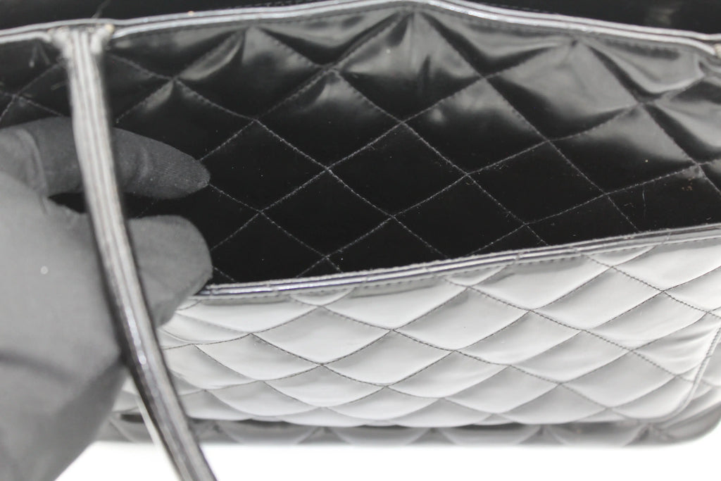Preloved | Chanel Matelasse Coco Mark Reissue Totebag i Sort Enamel Læder Chanel