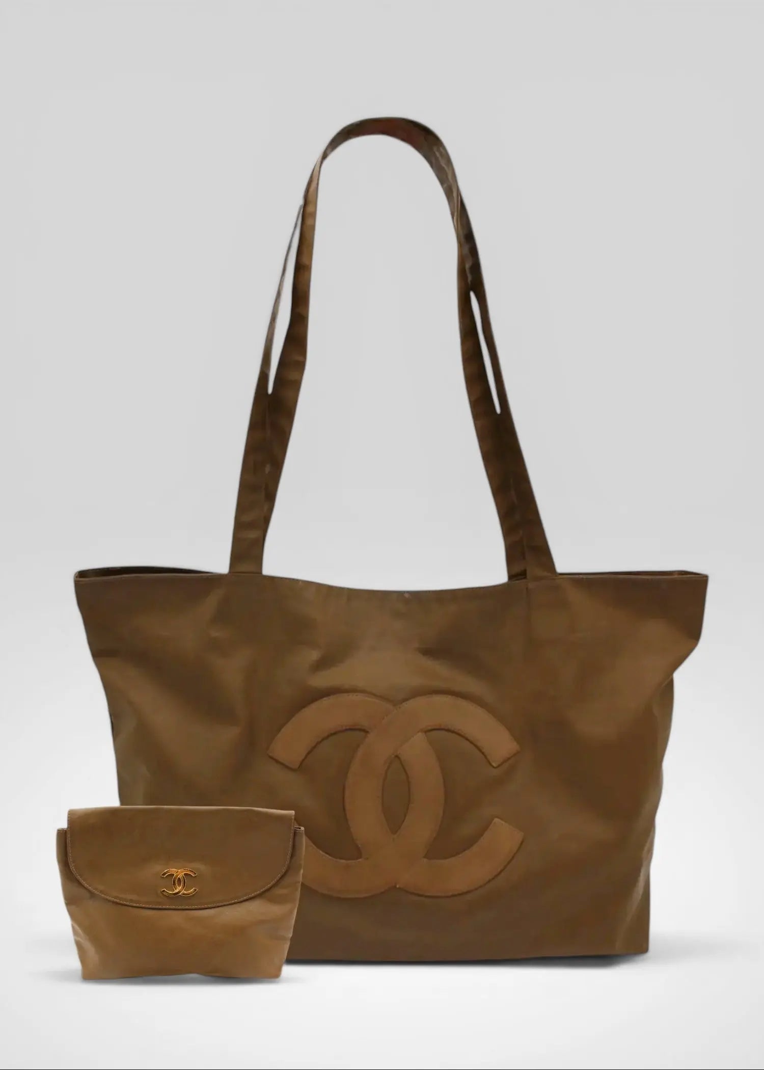 Preloved | Chanel Coco Mark Totebag i Brun Coated Materiale med Pouch Chanel