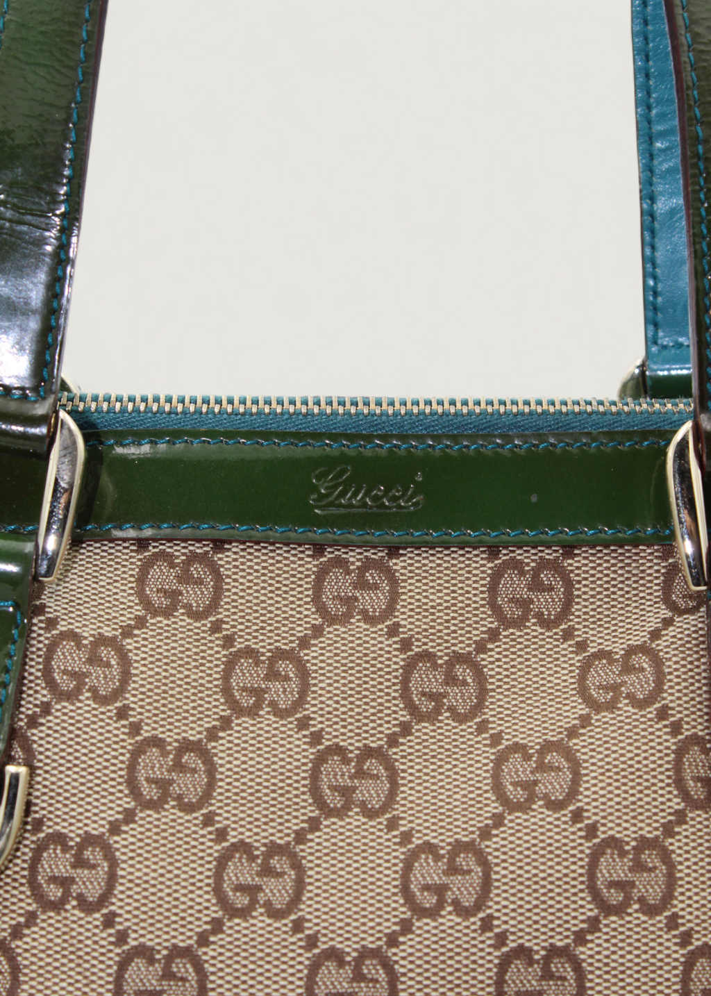 Preloved | Gucci Monogram Abbey Håndtaske i GG Canvas med Grøn Laklæder