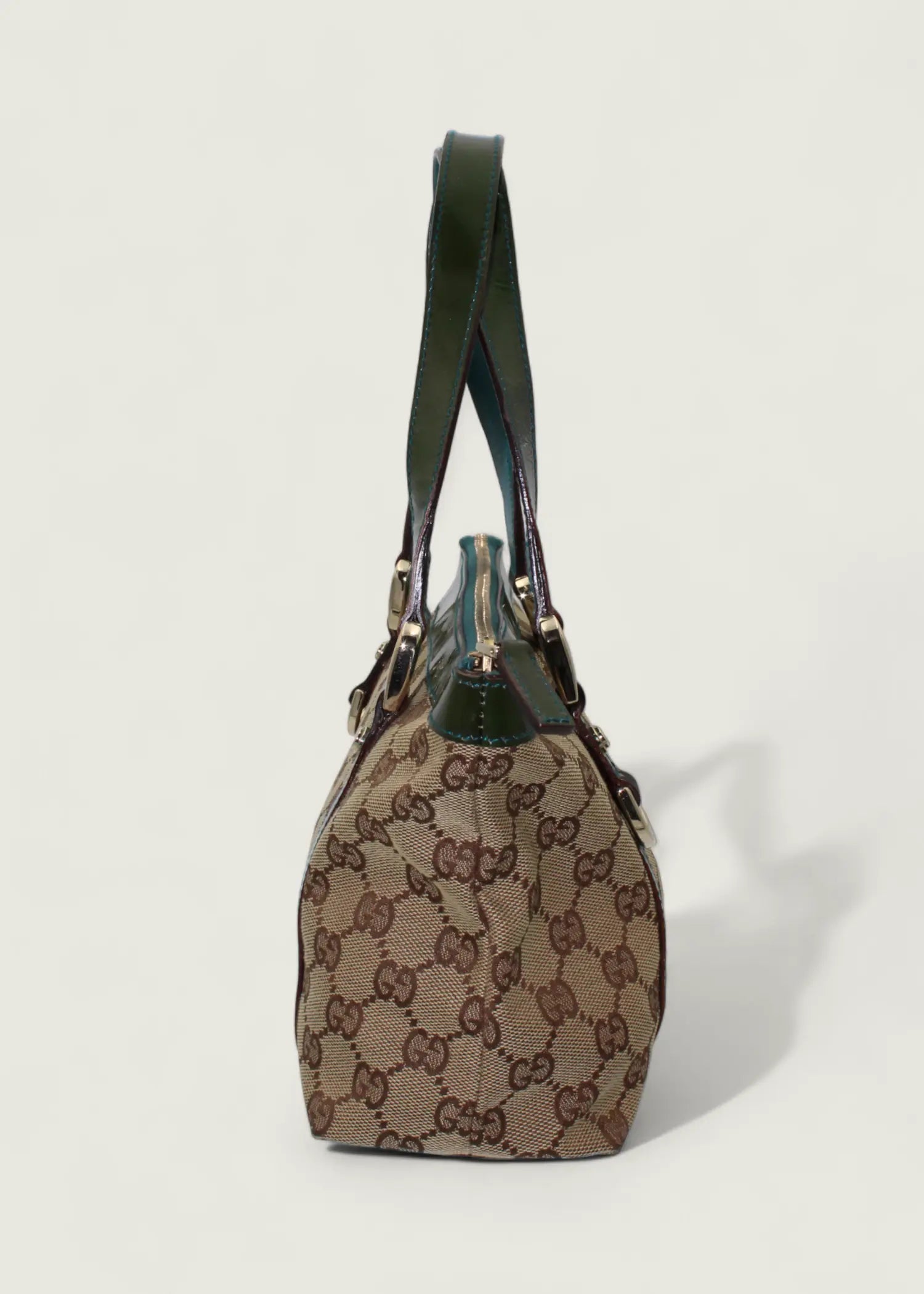 Preloved | Gucci Monogram Abbey Håndtaske i GG Canvas med Grøn Laklæder Gucci