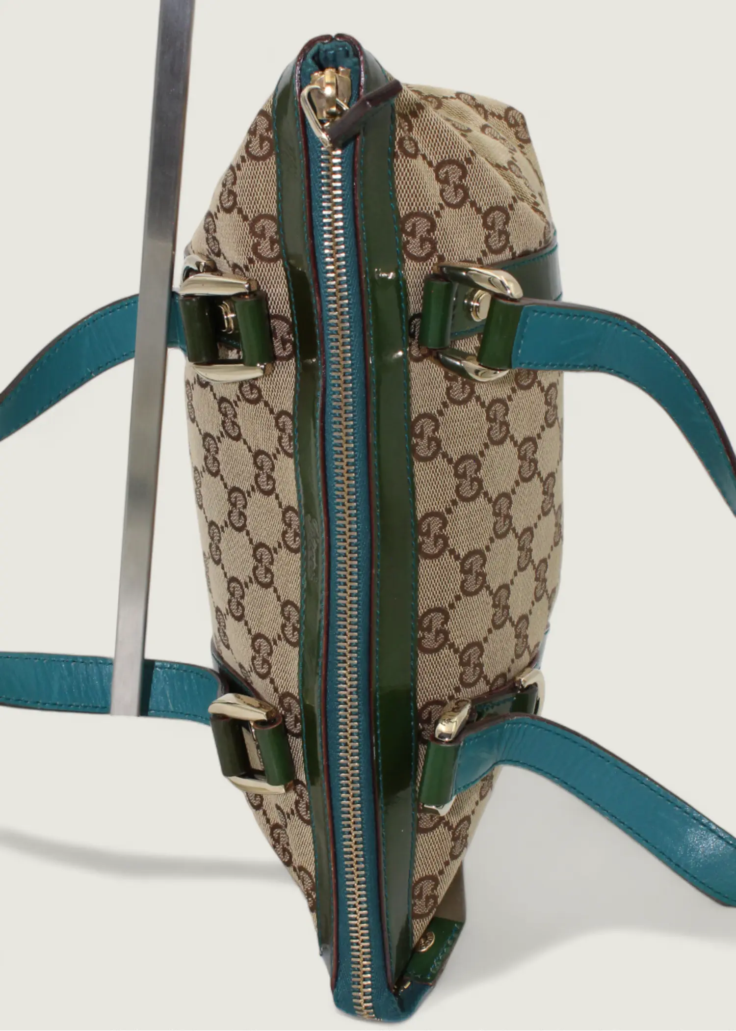 Preloved | Gucci Monogram Abbey Håndtaske i GG Canvas med Grøn Laklæder Gucci