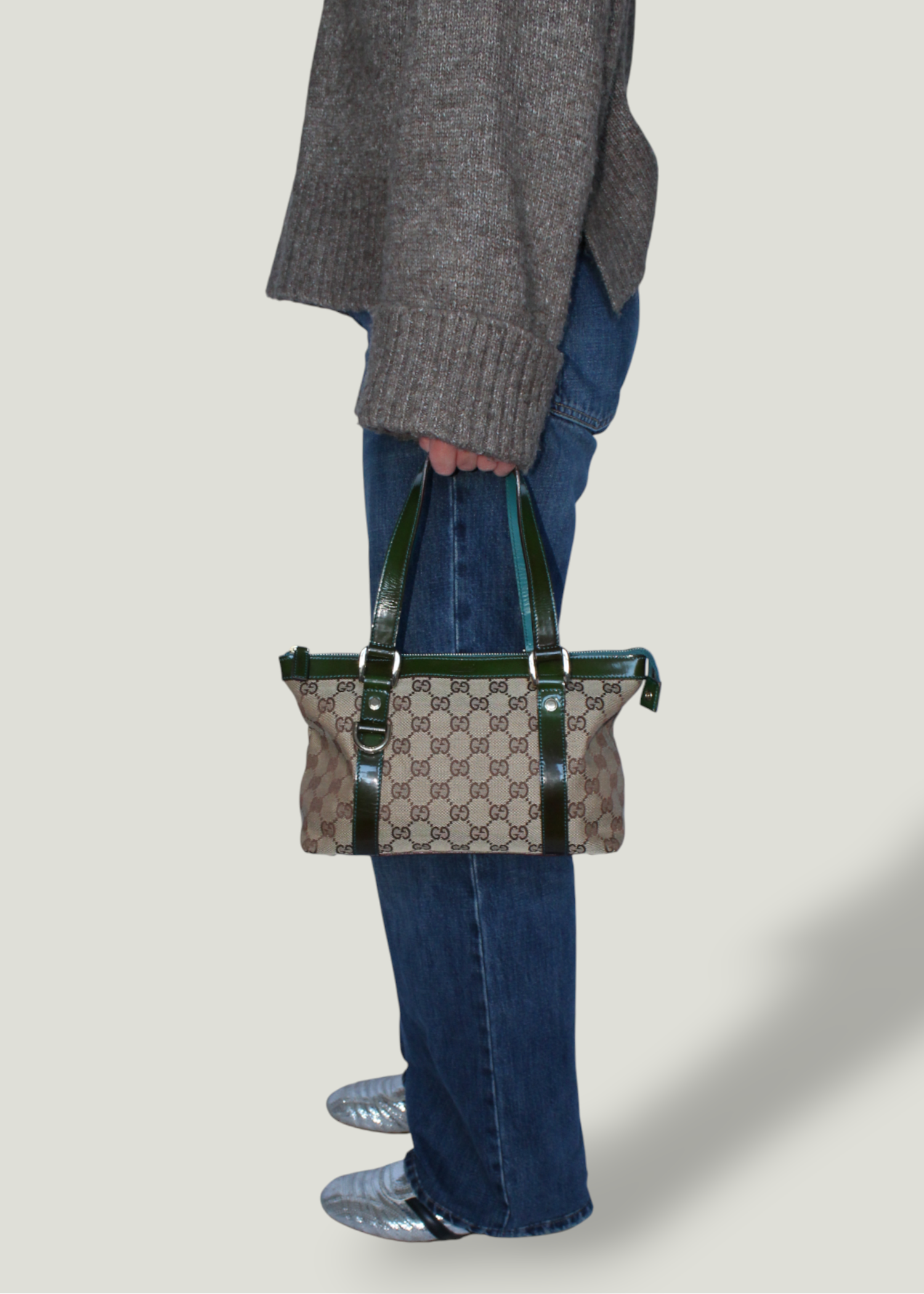 Preloved | Gucci Monogram Abbey Håndtaske i GG Canvas med Grøn Laklæder