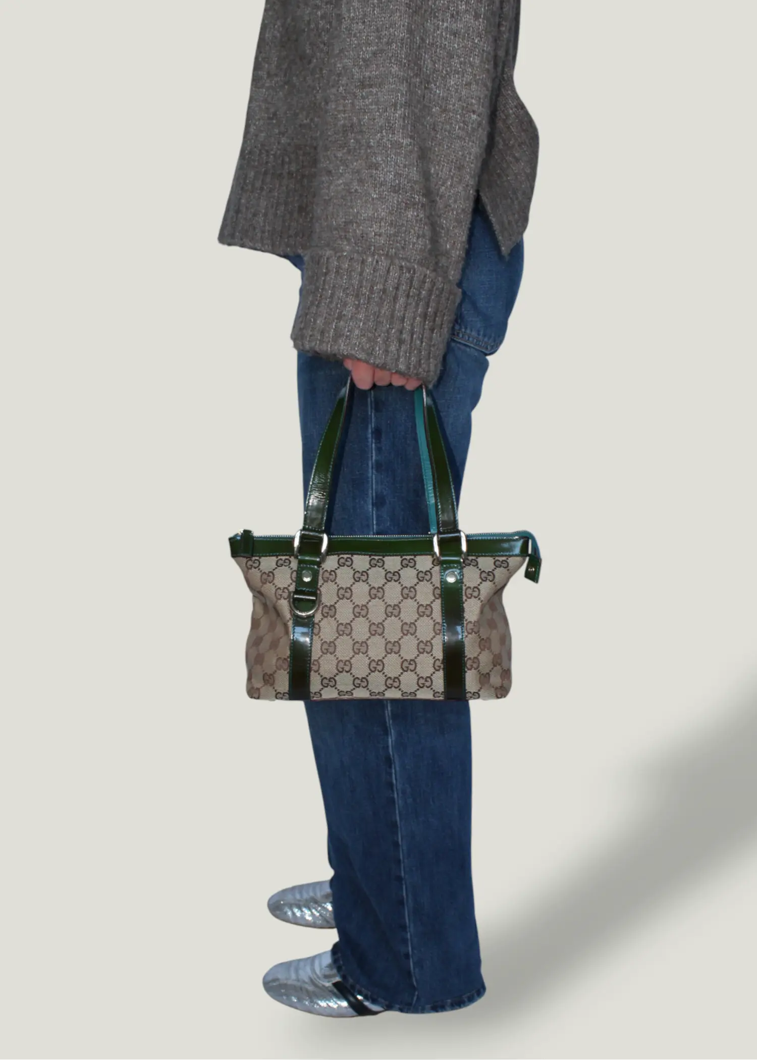 Preloved | Gucci Monogram Abbey Håndtaske i GG Canvas med Grøn Laklæder Gucci