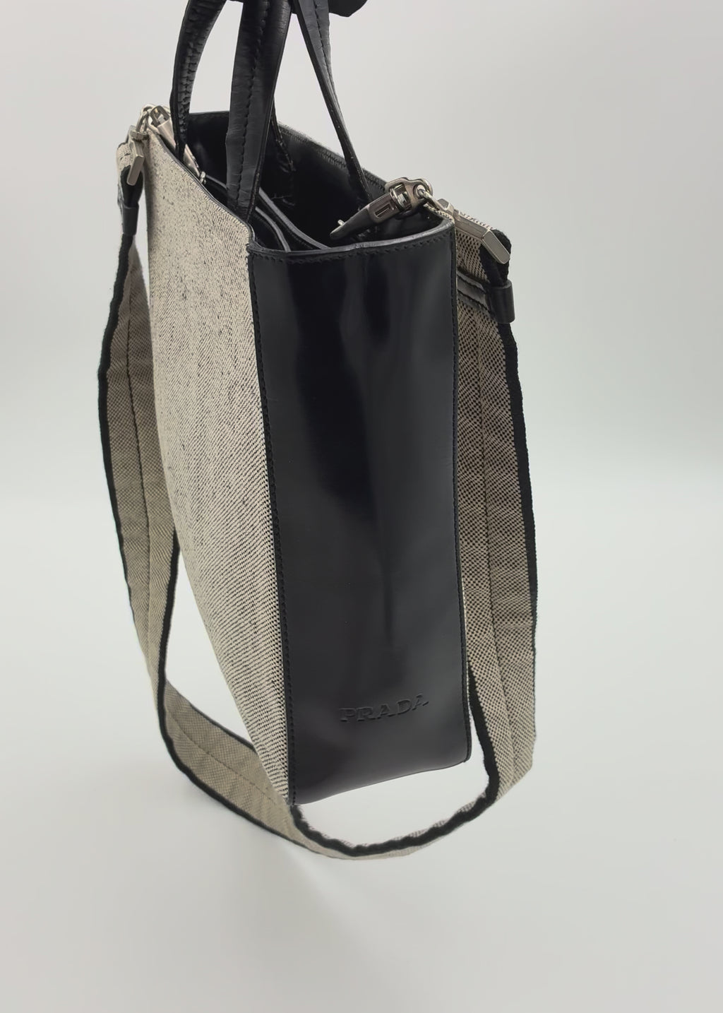 Preloved | Prada Håndtaske & Crossbody I Hvid & Sort Canvas