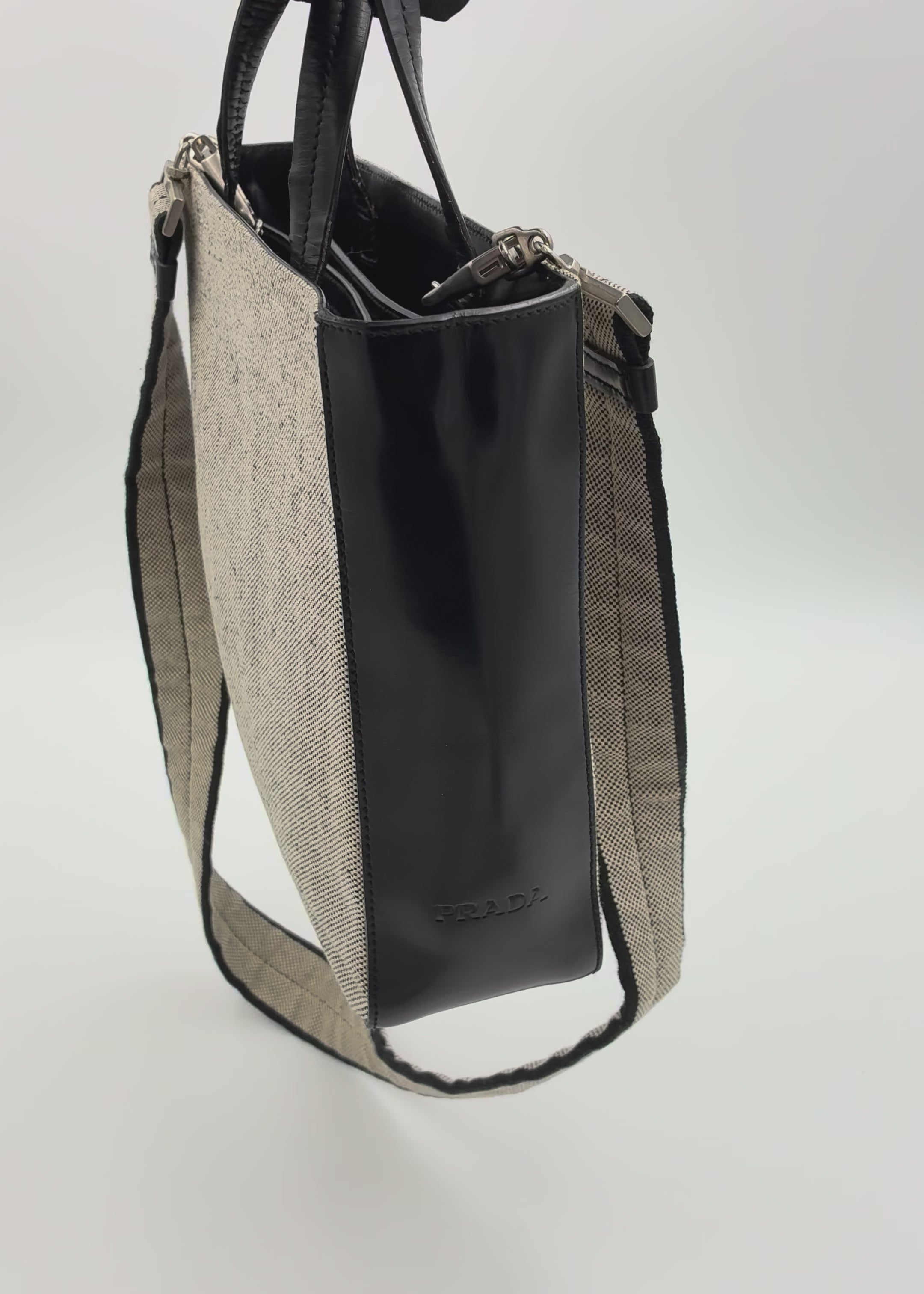 Preloved | Prada Håndtaske & Crossbody I Hvid & Sort Canvas