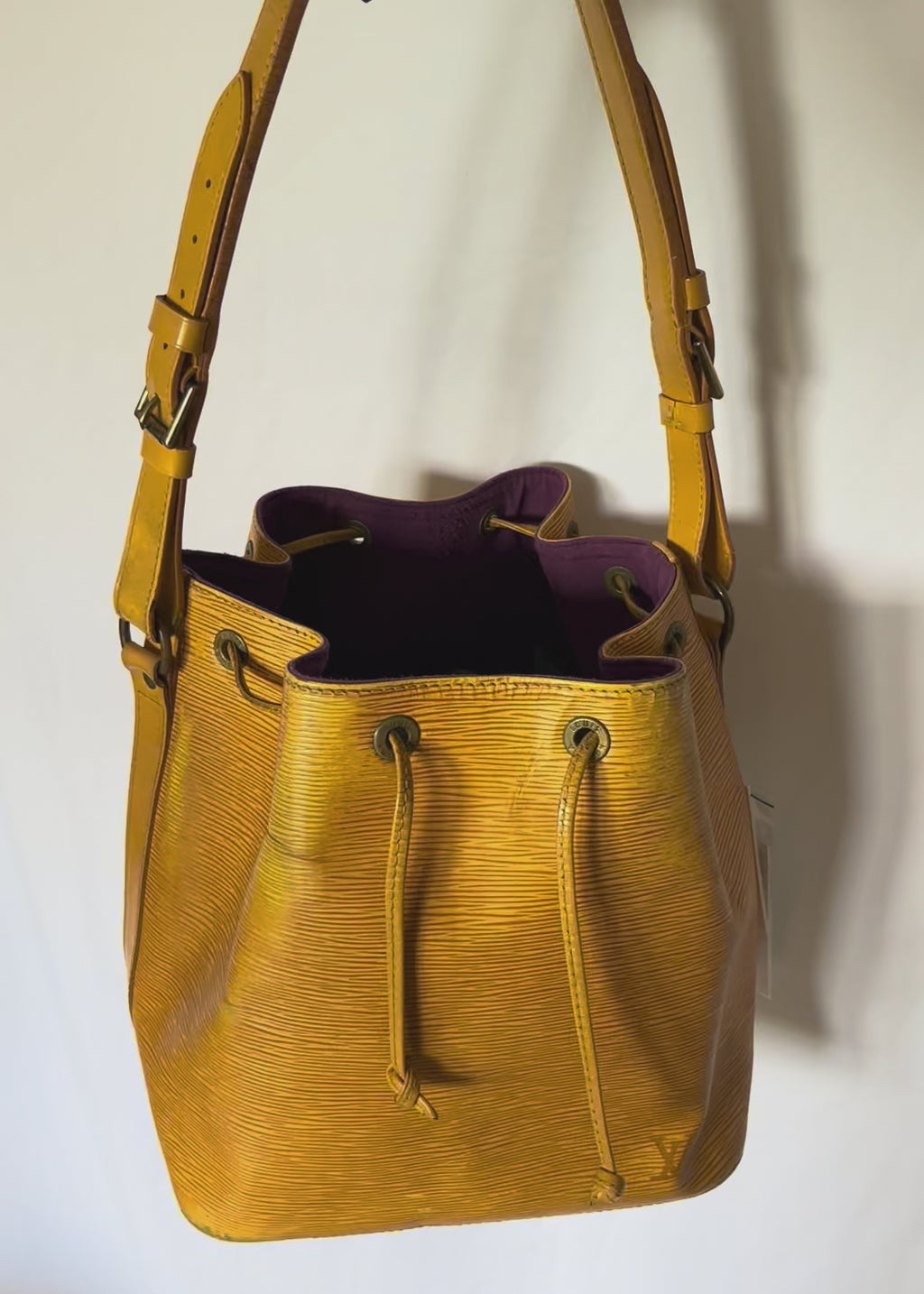 Preloved | Louis Vuitton Petit Noé Skuldertaske i Gul Epi Læder