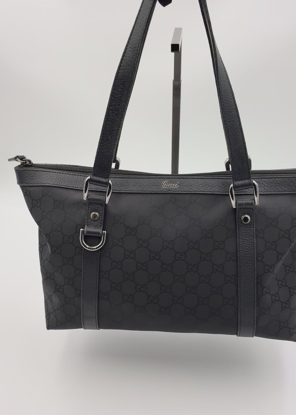 Preloved | Gucci Monogram Abbey Skuldertaske i Sort Canvas