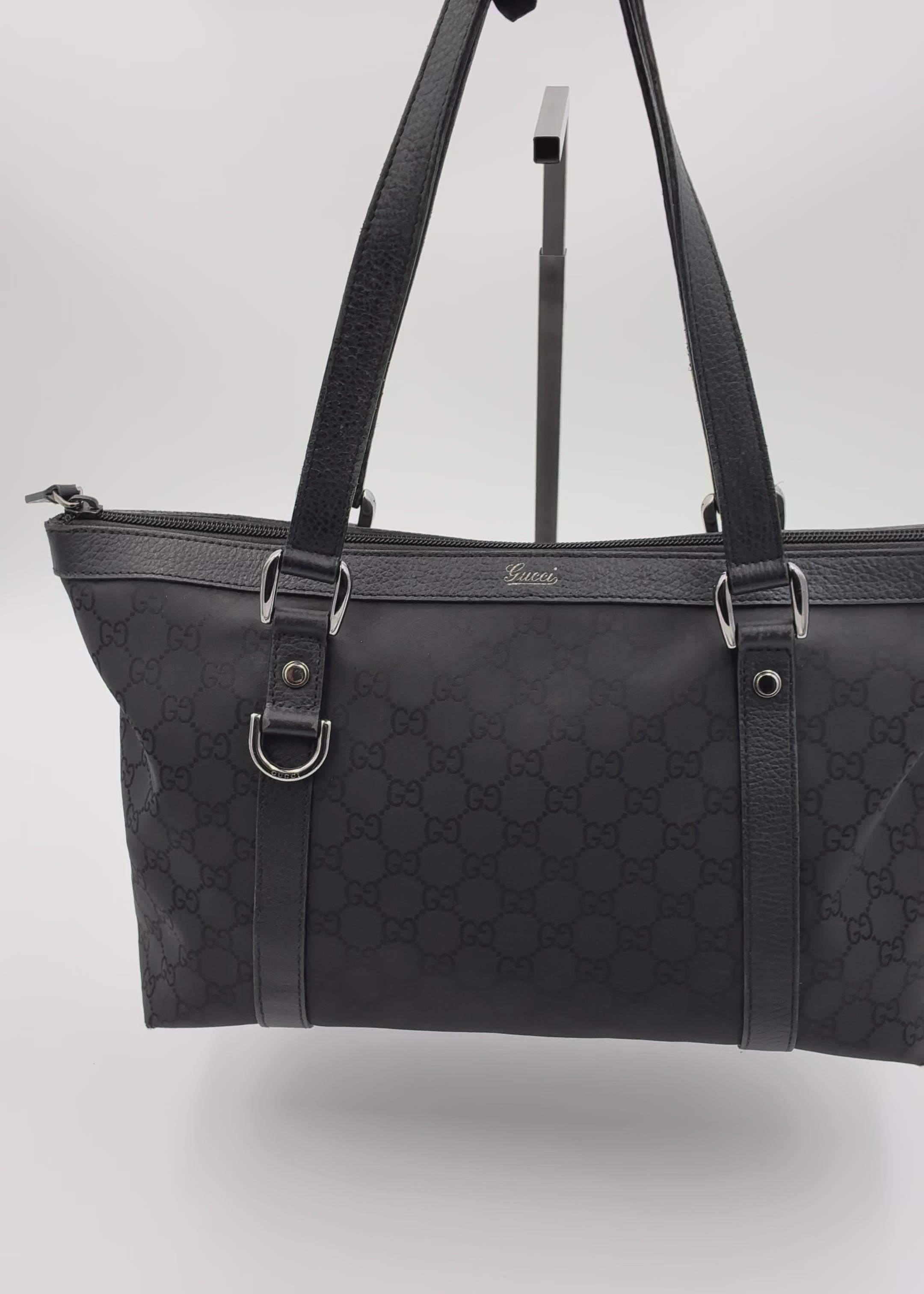 Preloved | Gucci Monogram Abbey Skuldertaske i Sort Canvas