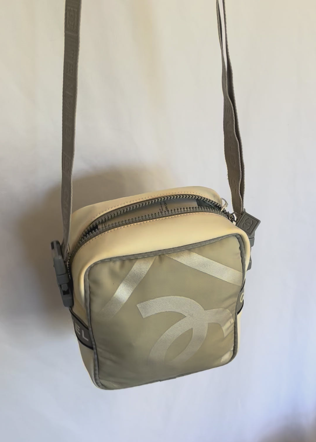 Preloved | Chanel Sport Line Coco Mark CC Crossbody i Beige Nylon