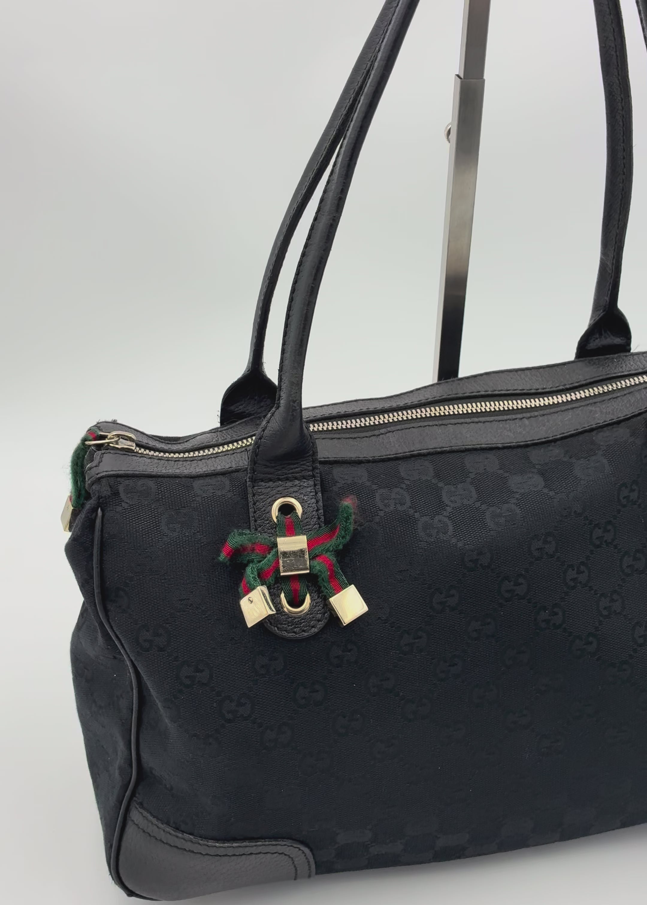 Preloved | Gucci Monogram Princy Skuldertaske i Sort Canvas m. Grøn & Rød Sløjfe
